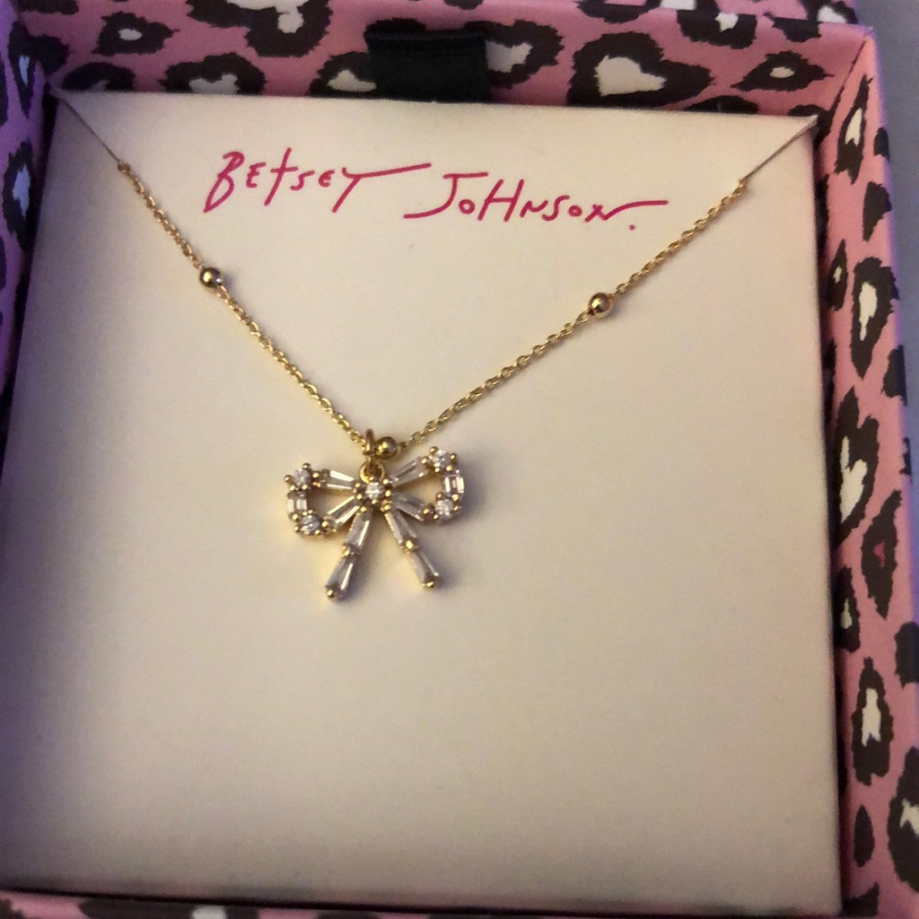 Betsey Johnson Dainty Gold Tone Bow Pendant Necklace Crystal Accents Nib 28$